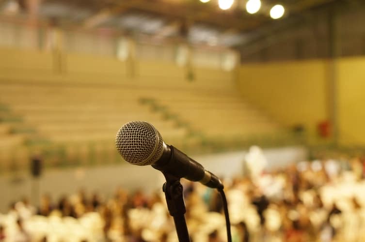 How to hire a keynote speaker? Top TIPs.